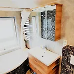 Moderne , Helle Ferienwohnung Mit Balkon In 뮌헨