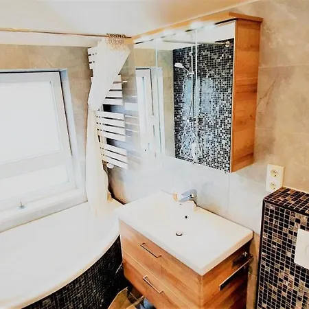 Moderne , Helle Ferienwohnung Mit Balkon In Monachium
