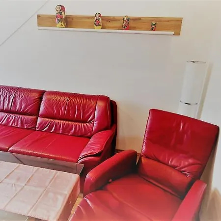 Moderne , Helle Ferienwohnung Mit Balkon In