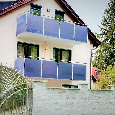 Moderne , Helle Ferienwohnung Mit Balkon In *